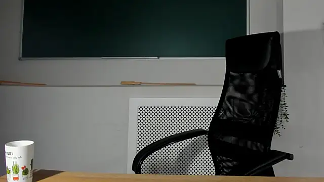 ClaireMathis online show from April 16, 2026, 2:51 pm