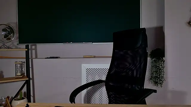 ClaireMathis online show from April 25, 2026, 2:47 pm