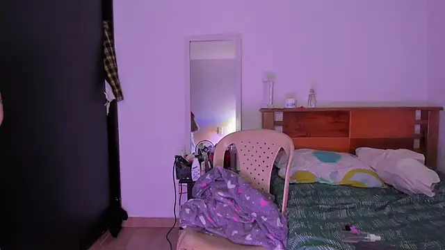 Snapshot of Kari_Ruiz_ chatting on October 27, 2025, 10:03 pm Kari Ruiz  online show from October 27, 2025, 10:03 pm