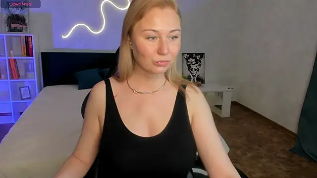 scent  of woman online show from October 15, 2025, 1:39 am