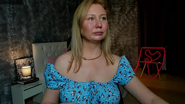 scent  of woman online show from October 21, 2025, 1:39 am