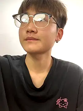 KK-cuteboy online show from October 9, 2025, 6:55 am