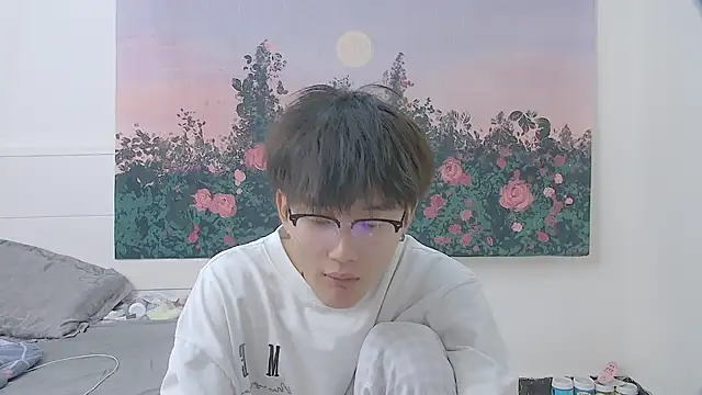 KK-cuteboy online show from June 18, 2026, 12:20 pm