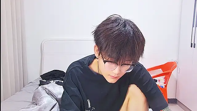 KK-cuteboy online show from June 25, 2026, 12:31 pm