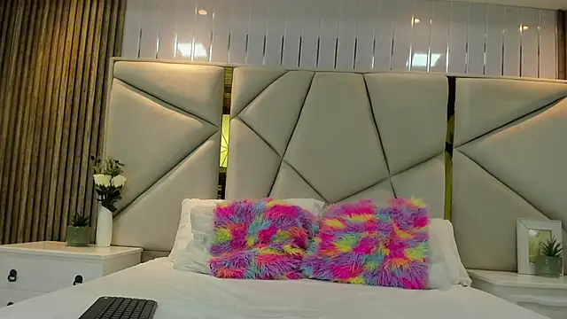 rebeca brown  online show from October 11, 2025, 11:31 am