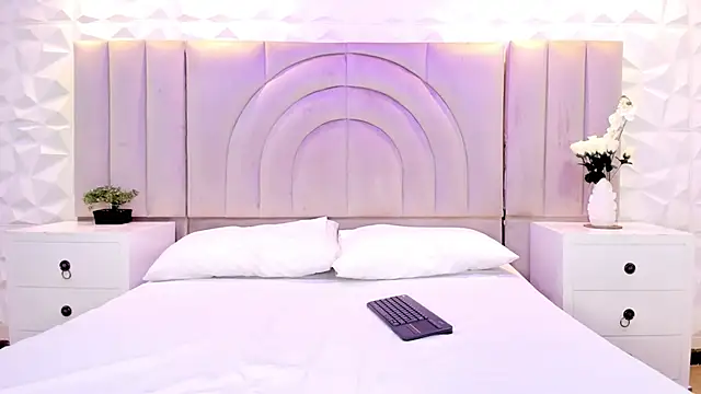 rebeca brown  online show from November 27, 2025, 12:07 pm