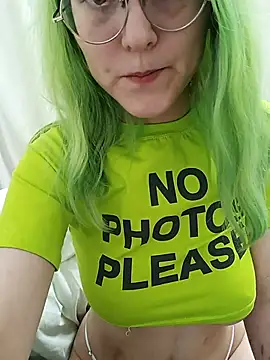 cute angel 666 online show from October 18, 2025, 3:35 pm