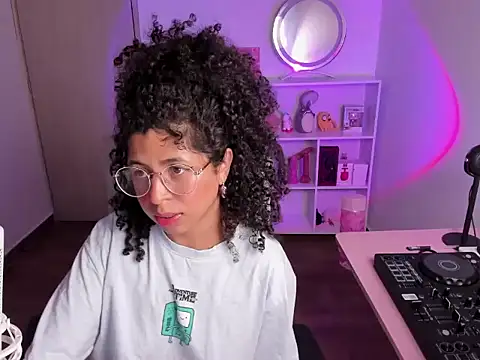 Snapshot of BunnyBellPrincess chatting on October 11, 2025, 2:33 am BunnyBellPrincess online show from October 11, 2025, 2:33 am