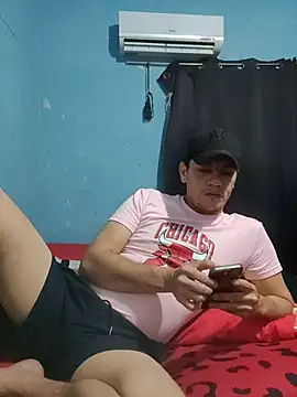 Snapshot of Aturo77 chatting on November 18, 2025, 1:44 am Aturo77 online show from November 18, 2025, 1:44 am