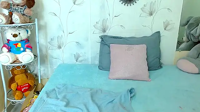 zara cute online show from November 5, 2025, 12:38 pm