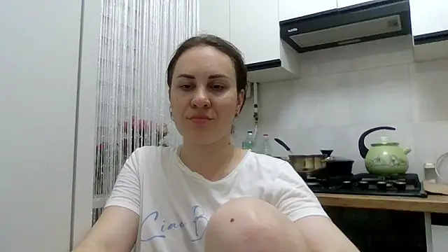 Snapshot of MeadowEyes chatting on June 27, 2026, 9:20 pm MeadowEyes online show from June 27, 2026, 9:20 pm