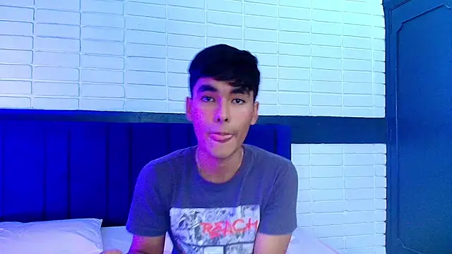 Snapshot of AngelduzZzt chatting on October 23, 2025, 8:51 pm AngelduzZzt online show from October 23, 2025, 8:51 pm