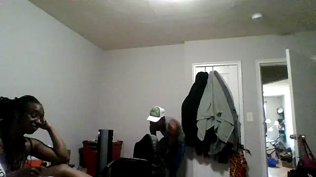 Snapshot of dezzidavill chatting on June 30, 2026, 10:44 pm dezzidavill online show from June 30, 2026, 10:44 pm