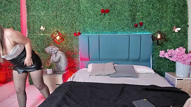 Kiaraa88 online show from June 12, 2026, 8:30 pm