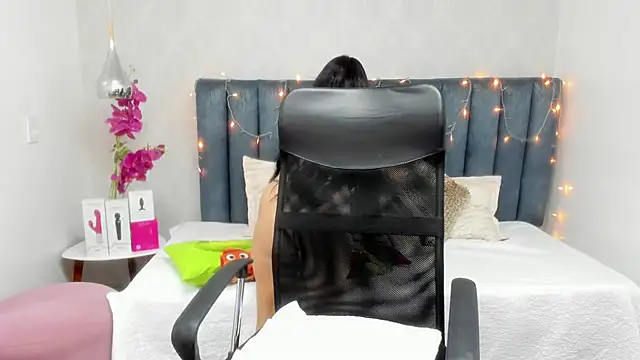 Snapshot of Sasha_Grace chatting on December 16, 2025, 8:03 pm Sasha Grace online show from December 16, 2025, 8:03 pm