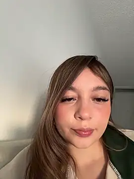 Snapshot of __Lorelain__ chatting on February 5, 2026, 10:47 pm Lorelain online show from February 5, 2026, 10:47 pm