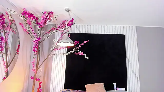 Aliyah Brooks cr online show from December 2, 2025, 3:45 am