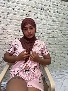 Snapshot of CelestSkyy chatting on November 8, 2025, 6:29 pm CelestSkyy online show from November 8, 2025, 6:29 pm