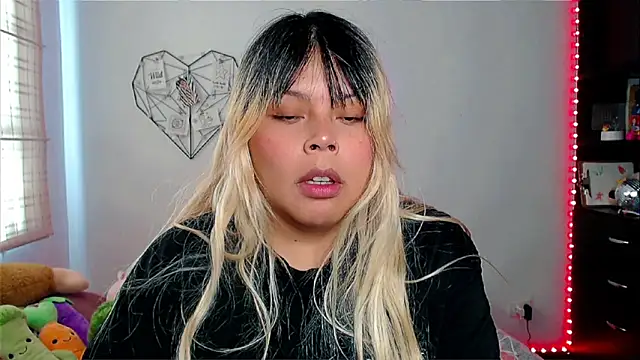 EllieMoonX online show from November 17, 2025, 3:07 pm