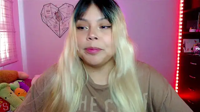 EllieMoonX online show from November 19, 2025, 9:04 pm