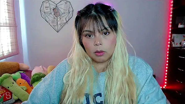 EllieMoonX online show from November 24, 2025, 7:57 pm