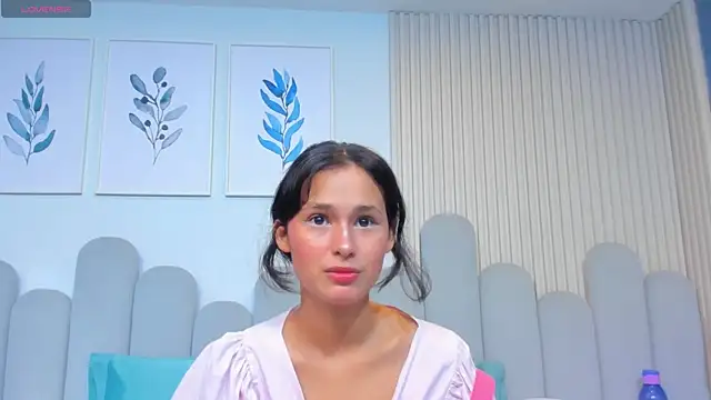 Snapshot of luly_dreams chatting on June 5, 2026, 11:27 am luly dreams online show from June 5, 2026, 11:27 am