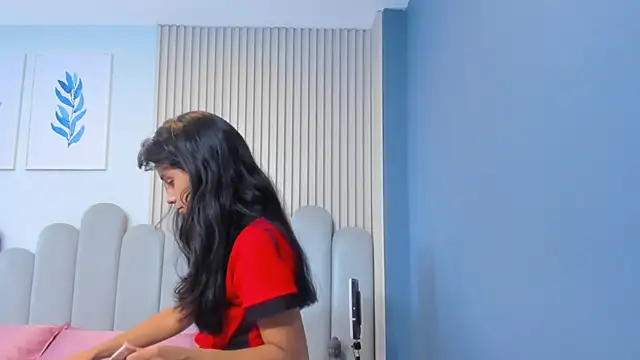 Snapshot of luly_dreams chatting on June 12, 2026, 11:31 am luly dreams online show from June 12, 2026, 11:31 am