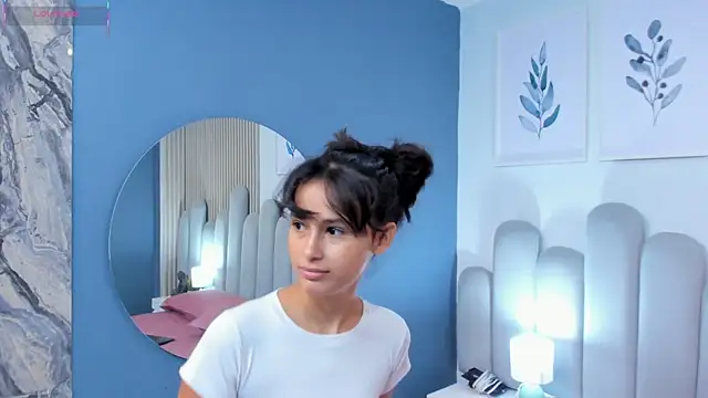 Snapshot of luly_dreams chatting on June 17, 2026, 11:45 am luly dreams online show from June 17, 2026, 11:45 am