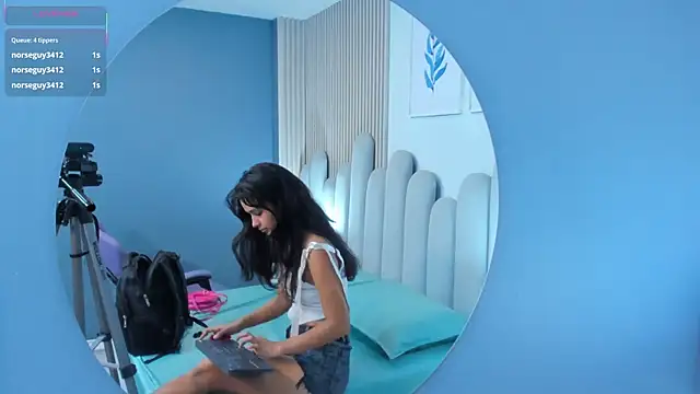 Snapshot of luly_dreams chatting on June 18, 2026, 11:47 am luly dreams online show from June 18, 2026, 11:47 am