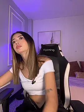 HoneyMollyX online show from April 10, 2026, 1:05 pm