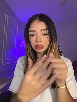 HoneyMollyX online show from April 16, 2026, 1:01 pm