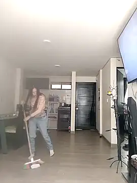 you yuyuu online show from October 17, 2025, 4:09 pm