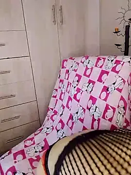 Snapshot of you_yuyuu chatting on February 27, 2026, 6:24 am you yuyuu online show from February 27, 2026, 6:24 am