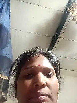 Snapshot of Hot_hat chatting on October 12, 2025, 11:37 pm Hot hat online show from October 12, 2025, 11:37 pm