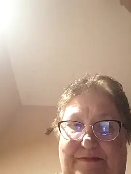 Snapshot of Katherine735 chatting on May 4, 2026, 8:16 pm Katherine735 online show from May 4, 2026, 8:16 pm