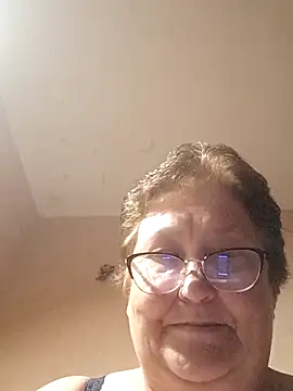 Snapshot of Katherine735 chatting on May 17, 2026, 7:54 pm Katherine735 online show from May 17, 2026, 7:54 pm
