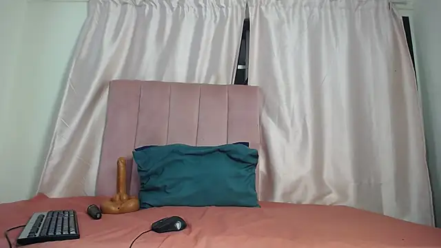 Kelly-001 online show from April 13, 2026, 6:46 pm