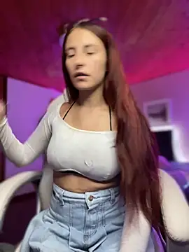 Snapshot of Im_scarlett18 chatting on October 21, 2025, 3:46 pm Im scarlett18 online show from October 21, 2025, 3:46 pm