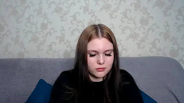 Musegirl online show from November 10, 2025, 8:35 am