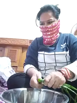 Honey-26 online show from November 16, 2025, 2:22 pm