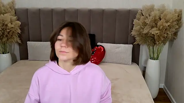 Snapshot of EdenSolis chatting on October 28, 2025, 7:12 am EdenSolis online show from October 28, 2025, 7:12 am