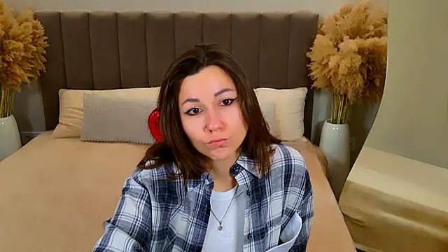 EdenSolis online show from March 13, 2026, 10:11 am