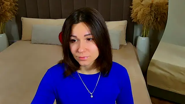 EdenSolis online show from April 15, 2026, 9:27 am