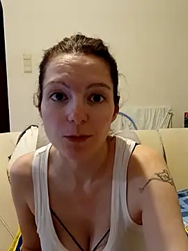 labellerose online show from April 16, 2026, 6:52 pm