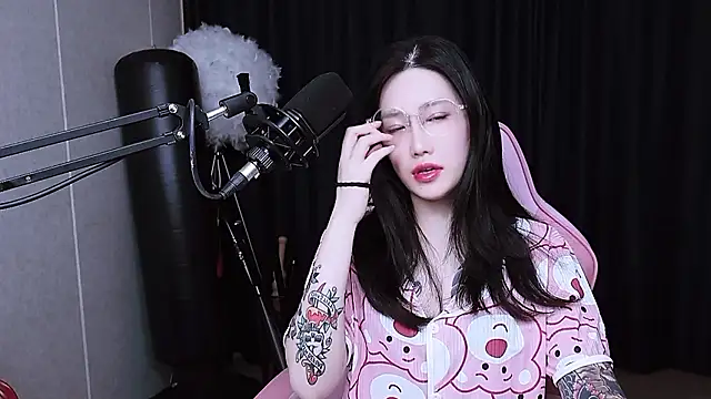 MISA 02 online show from November 23, 2025, 12:05 pm