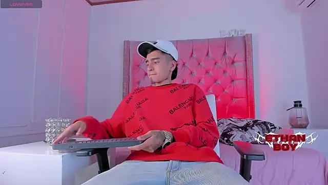 Snapshot of Ethan_Boy_ chatting on December 2, 2025, 10:05 pm Ethan Boy online show from December 2, 2025, 10:05 pm