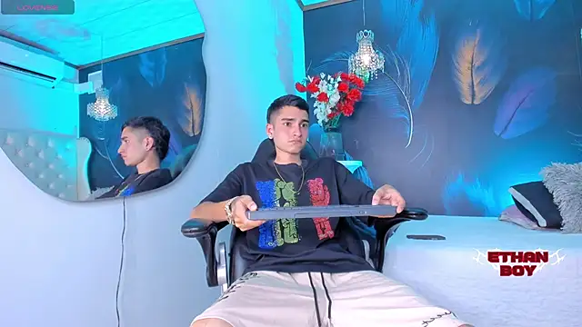 Snapshot of Ethan_Boy_ chatting on December 16, 2025, 8:36 pm Ethan Boy online show from December 16, 2025, 8:36 pm
