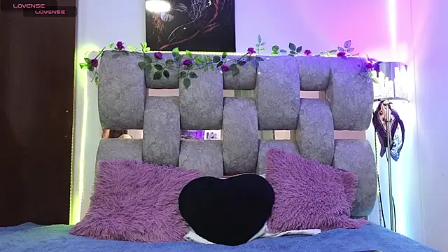 alix kitty online show from April 13, 2026, 10:37 pm