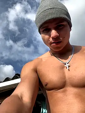 mirallesandbig online show from October 19, 2025, 9:15 pm