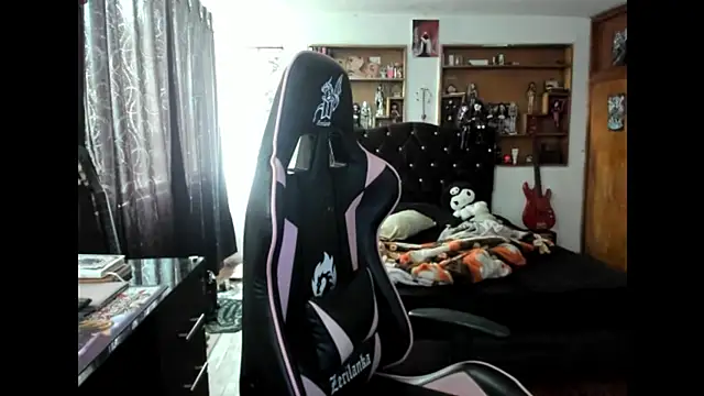 Snapshot of Maki_Zein_ chatting on October 29, 2025, 3:47 pm Maki Zein  online show from October 29, 2025, 3:47 pm